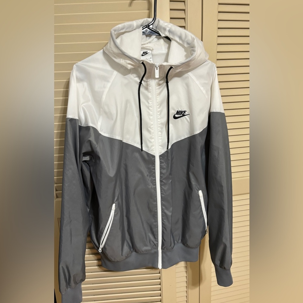 Gently used Nike sportswear tech windbreaker! ✔️